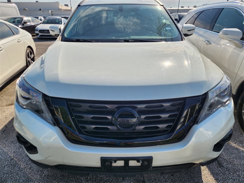 Used 2020 Nissan Pathfinder SV image 2
