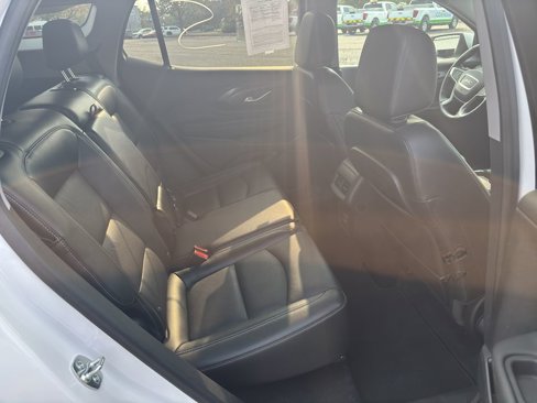 Used 2024 GMC Terrain SLT image 13