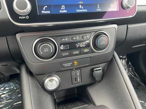 Used 2025 Nissan Leaf S image 25