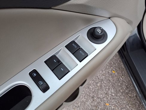 Used 2011 Mercury Milan Premier image 17