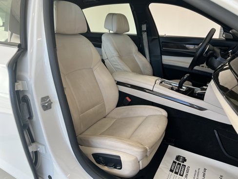 Used 2014 BMW 750Li xDrive image 31