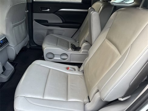 Used 2019 Toyota Highlander XLE image 10