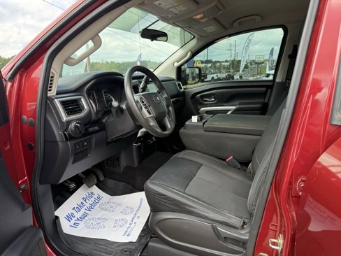 Used 2017 Nissan Titan SV image 11