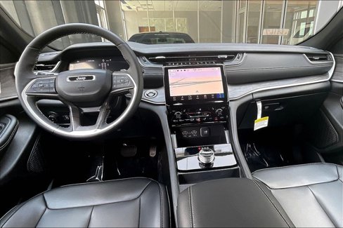 New 2025 Jeep Grand Cherokee Limited image 13