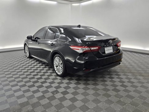 Used 2020 Toyota Camry XLE image 3