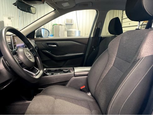 Used 2022 Nissan Rogue SV image 16