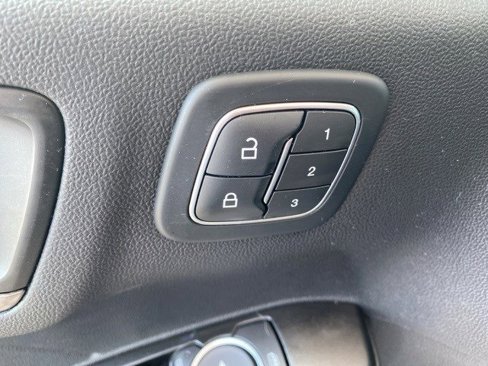 Certified 2022 Ford Escape Titanium image 10
