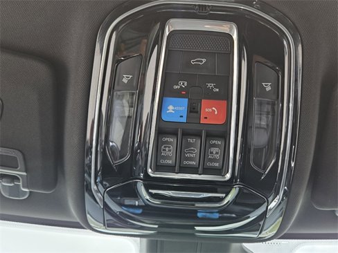 Used 2023 Jeep Grand Cherokee Overland image 23