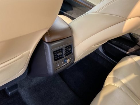Used 2016 Toyota Avalon Limited image 12