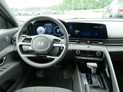Used 2024 Hyundai Elantra SEL image 17