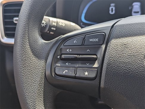 Used 2024 Hyundai Venue SE image 23