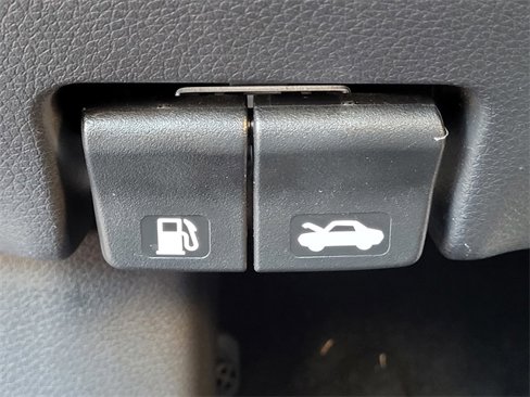 Used 2022 Nissan Rogue Sport SV image 17
