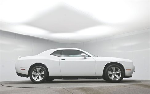 Used 2015 Dodge Challenger SXT image 33