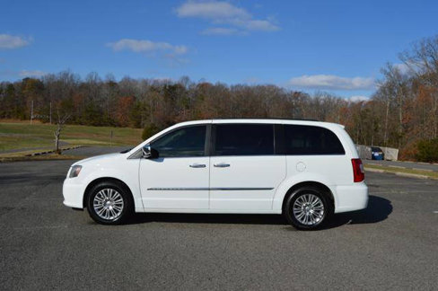 Used 2016 Chrysler Town & Country Touring-L image 65