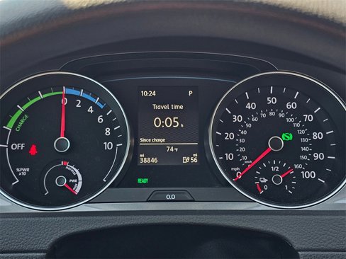 Used 2016 Volkswagen e-Golf SE image 21