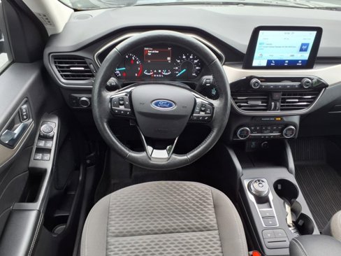 Used 2021 Ford Escape SE w/ SE Sport Appearance Package image 3