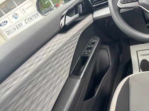 Used 2022 Volkswagen Taos S image 28