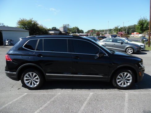 Used 2018 Volkswagen Tiguan SE w/ Panoramic Sunroof Package image 6