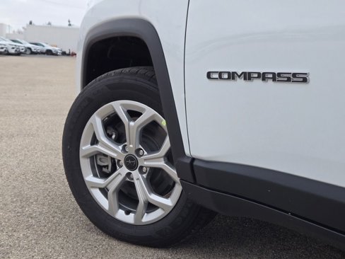 New 2025 Jeep Compass Latitude image 19