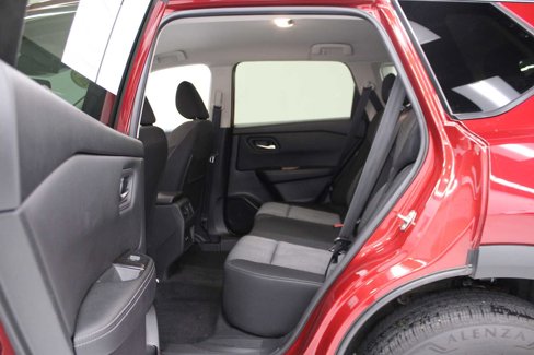 Used 2024 Nissan Rogue SV image 32