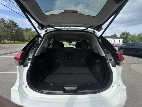 Used 2020 Nissan Rogue SV image 27
