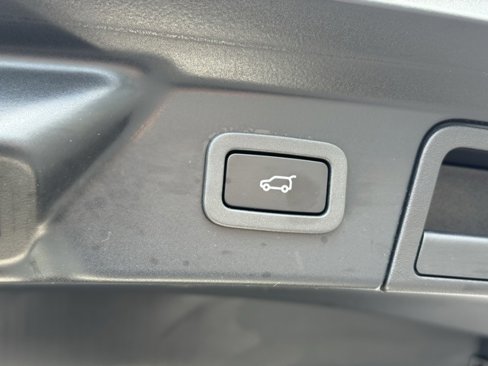Used 2019 Land Rover Range Rover Velar R-Dynamic HSE image 34