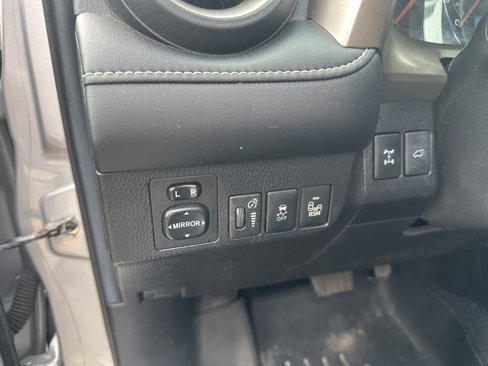 Used 2015 Toyota RAV4 Limited image 24