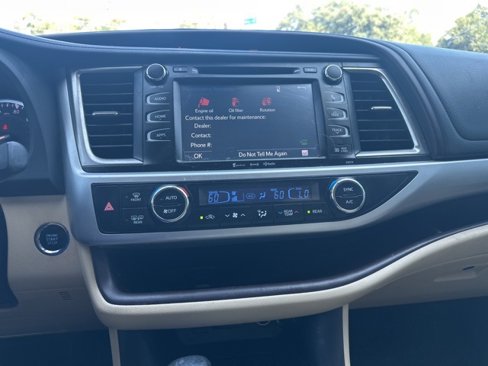 Used 2017 Toyota Highlander XLE image 11
