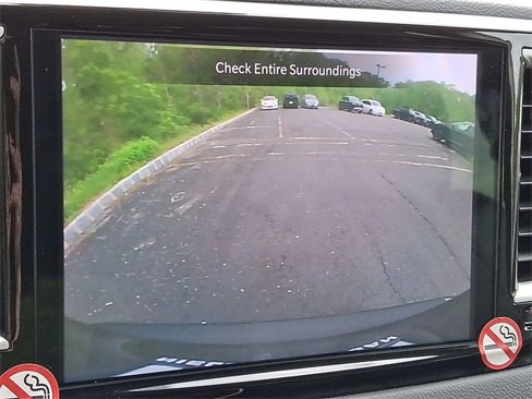 Used 2023 Chrysler Pacifica Touring-L image 15