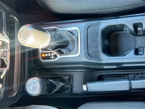 Used 2018 Jeep Wrangler Unlimited Sport S image 19