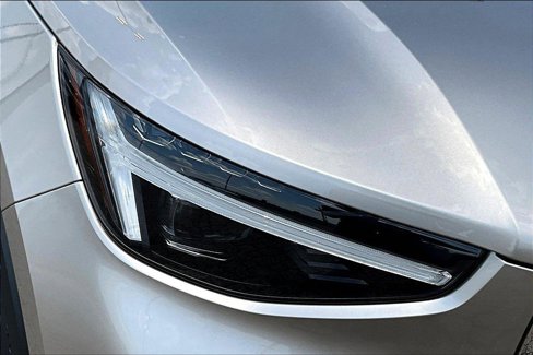 New 2024 Volvo XC40 B5 Plus w/ Protection Package Premier image 16