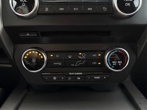 Used 2018 Ford Expedition XLT image 33