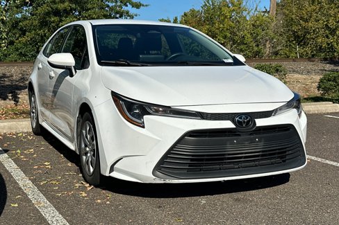 Used 2023 Toyota Corolla LE image 2
