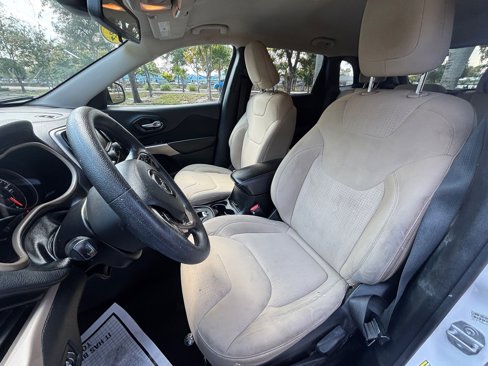 Used 2018 Jeep Cherokee Latitude image 11