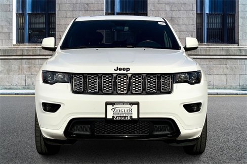 Used 2019 Jeep Grand Cherokee Altitude image 3