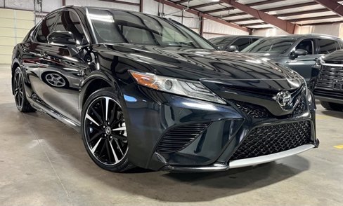 Used 2018 Toyota Camry XSE image 1