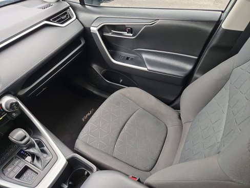 Used 2022 Toyota RAV4 XLE image 18