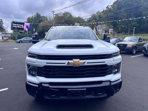 Used 2024 Chevrolet Silverado 2500 Custom w/ Custom Value Package image 9