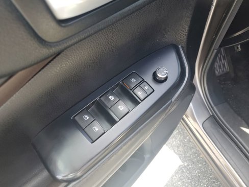 Used 2018 Toyota Highlander XLE image 11