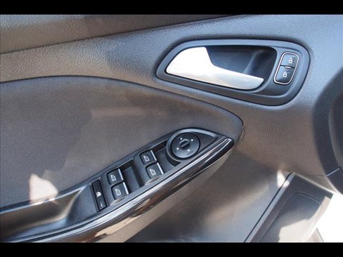 Used 2018 Ford Focus Titanium image 19