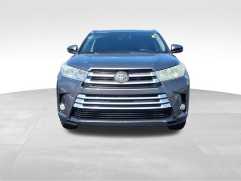 Used 2017 Toyota Highlander XLE image 2