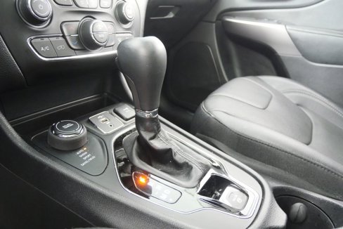 Used 2019 Jeep Cherokee Overland w/ Technology Group image 27