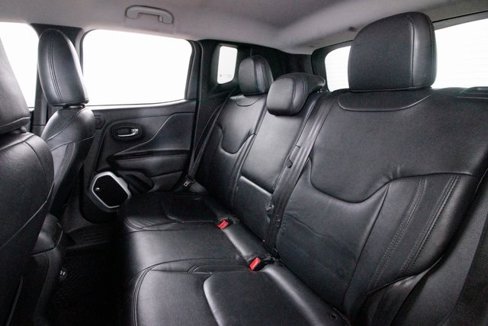 Used 2018 Jeep Renegade Latitude w/ Cold Weather Group image 32