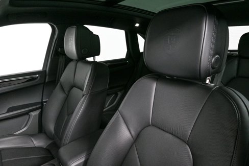 Used 2025 Porsche Macan image 5