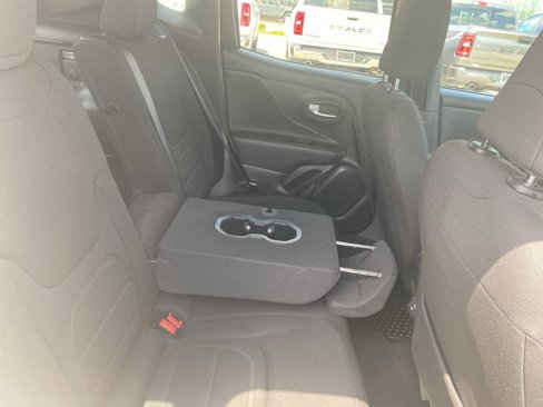 Used 2022 Jeep Renegade Latitude w/ Convenience Group image 13