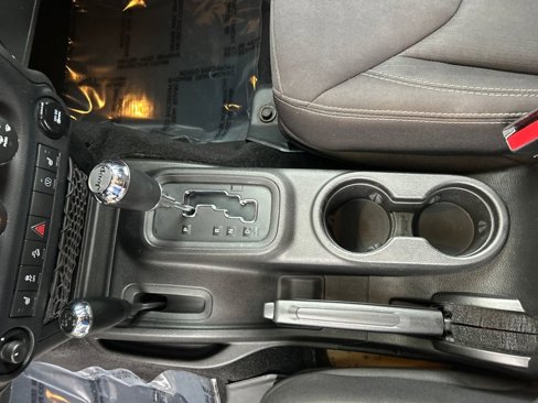 Used 2013 Jeep Wrangler Unlimited Sahara w/ Connectivity Group image 15