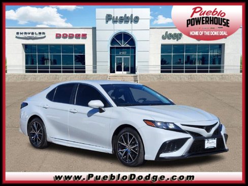 Used 2022 Toyota Camry SE image 1