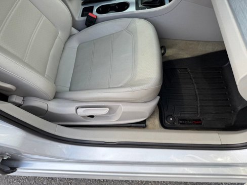 Used 2013 Volkswagen Passat TDI SE image 46