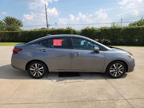 Certified 2021 Nissan Versa SV image 4