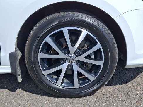 Used 2017 Volkswagen Jetta SE image 8
